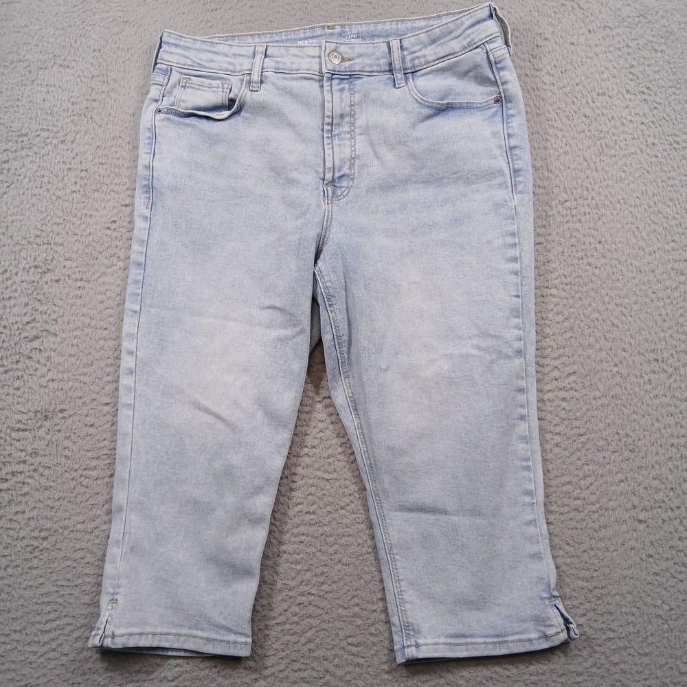 Old Navy High Rise Capri Jeans Light Wash Secret-Smooth Pockets Women's 12 EUC‎ - Picture 2 of 14